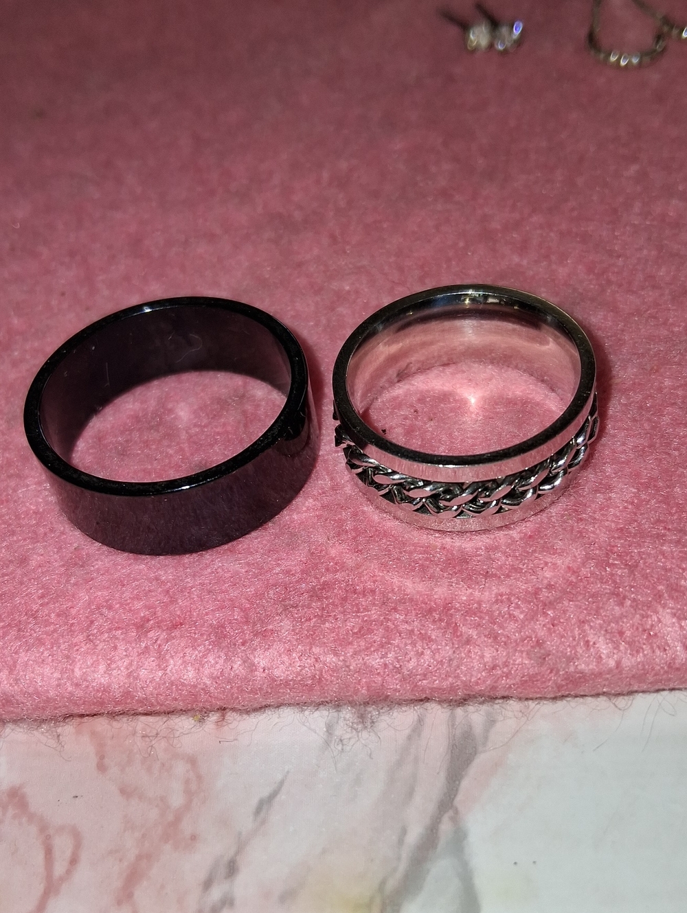 Source Unknown Black and Silver Men's Chain Accent Rings